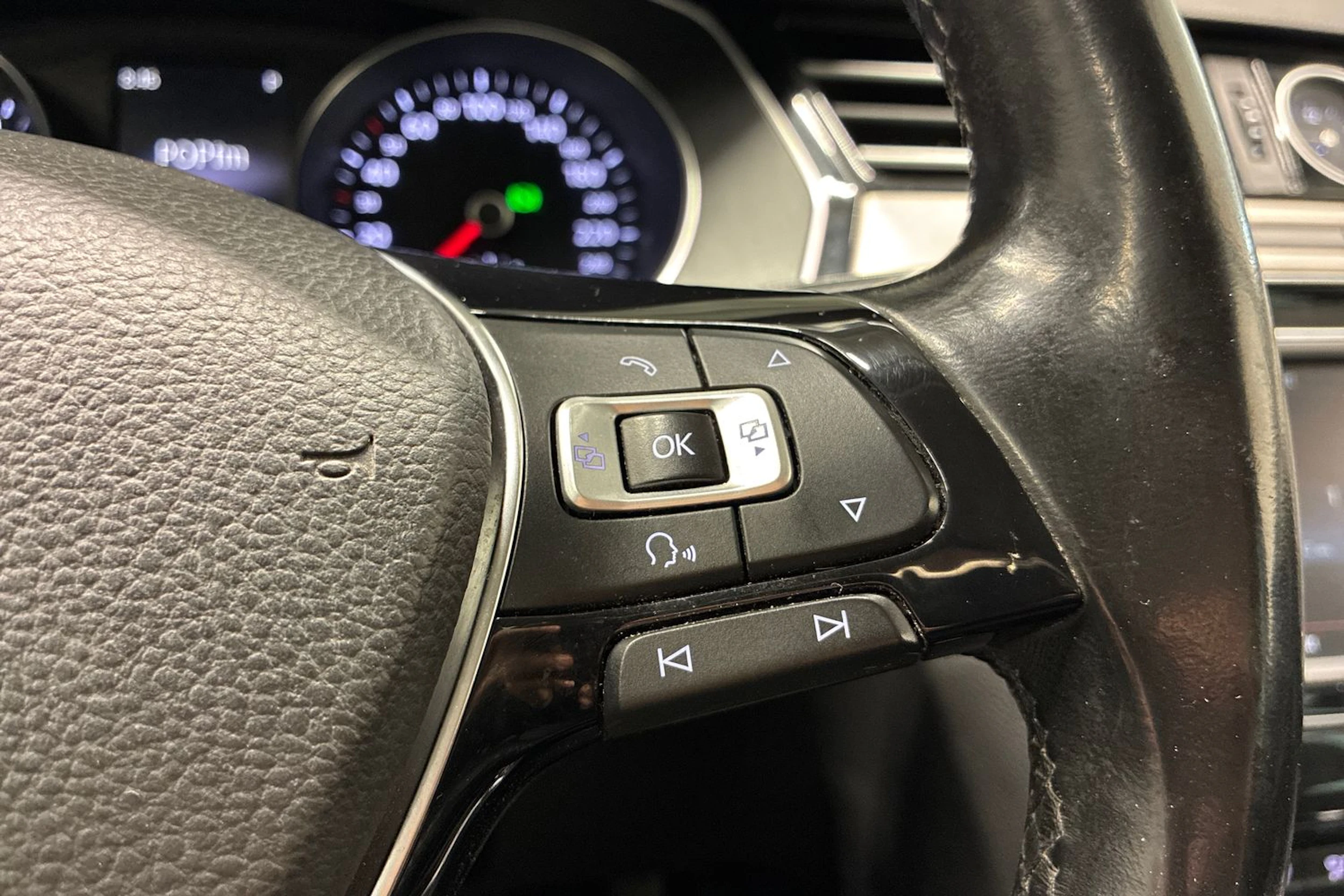 musta Volkswagen Passat 2015 kuva 14.