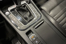 musta Volkswagen Passat 2015 kuva 18.