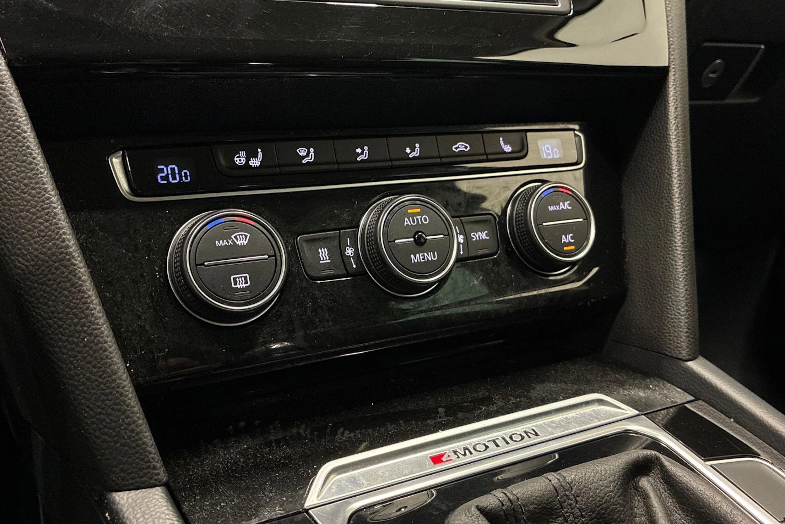 musta Volkswagen Passat 2015 kuva 19.
