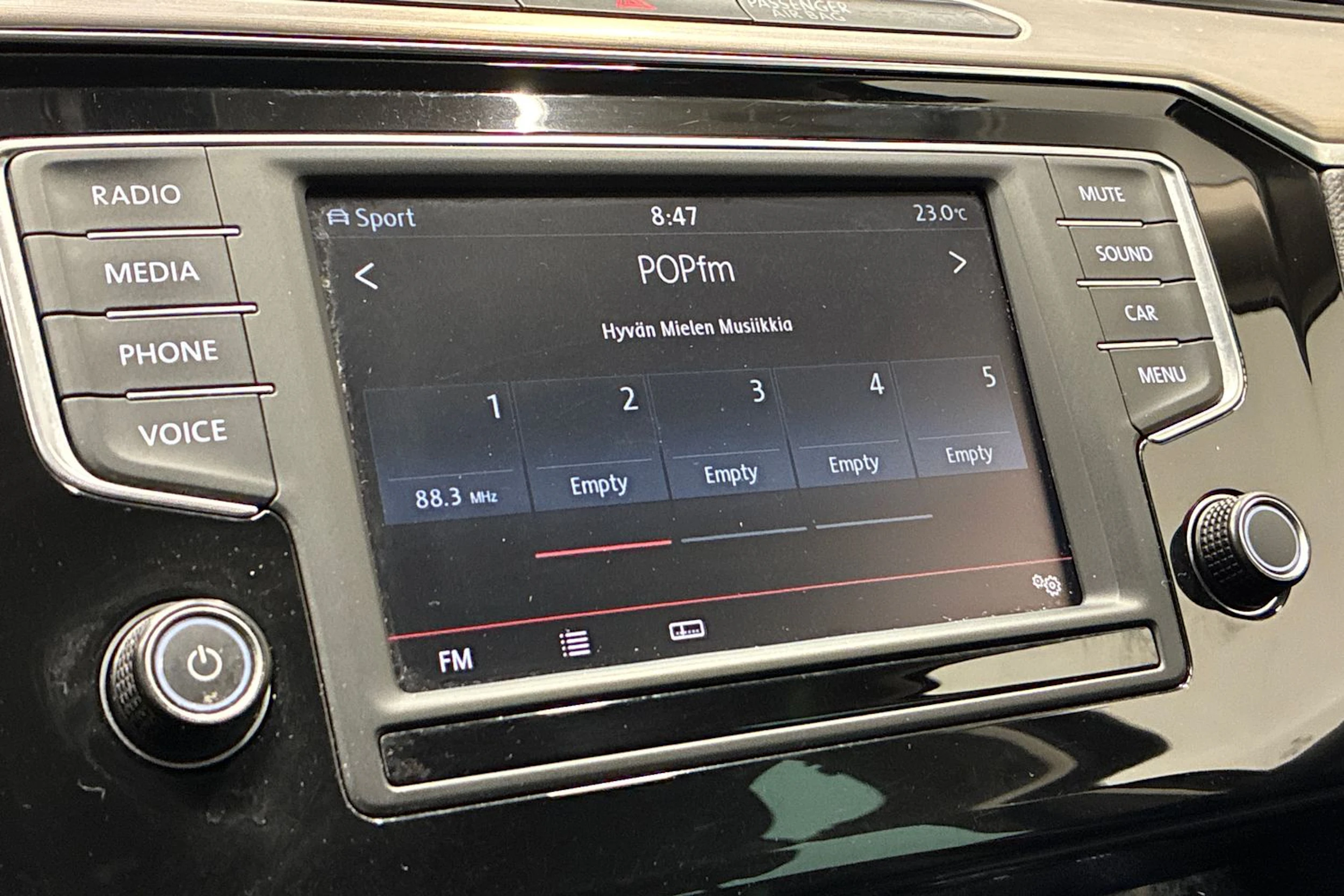 musta Volkswagen Passat 2015 kuva 20.
