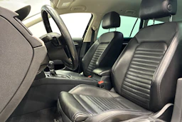 musta Volkswagen Passat 2015 kuva 23.