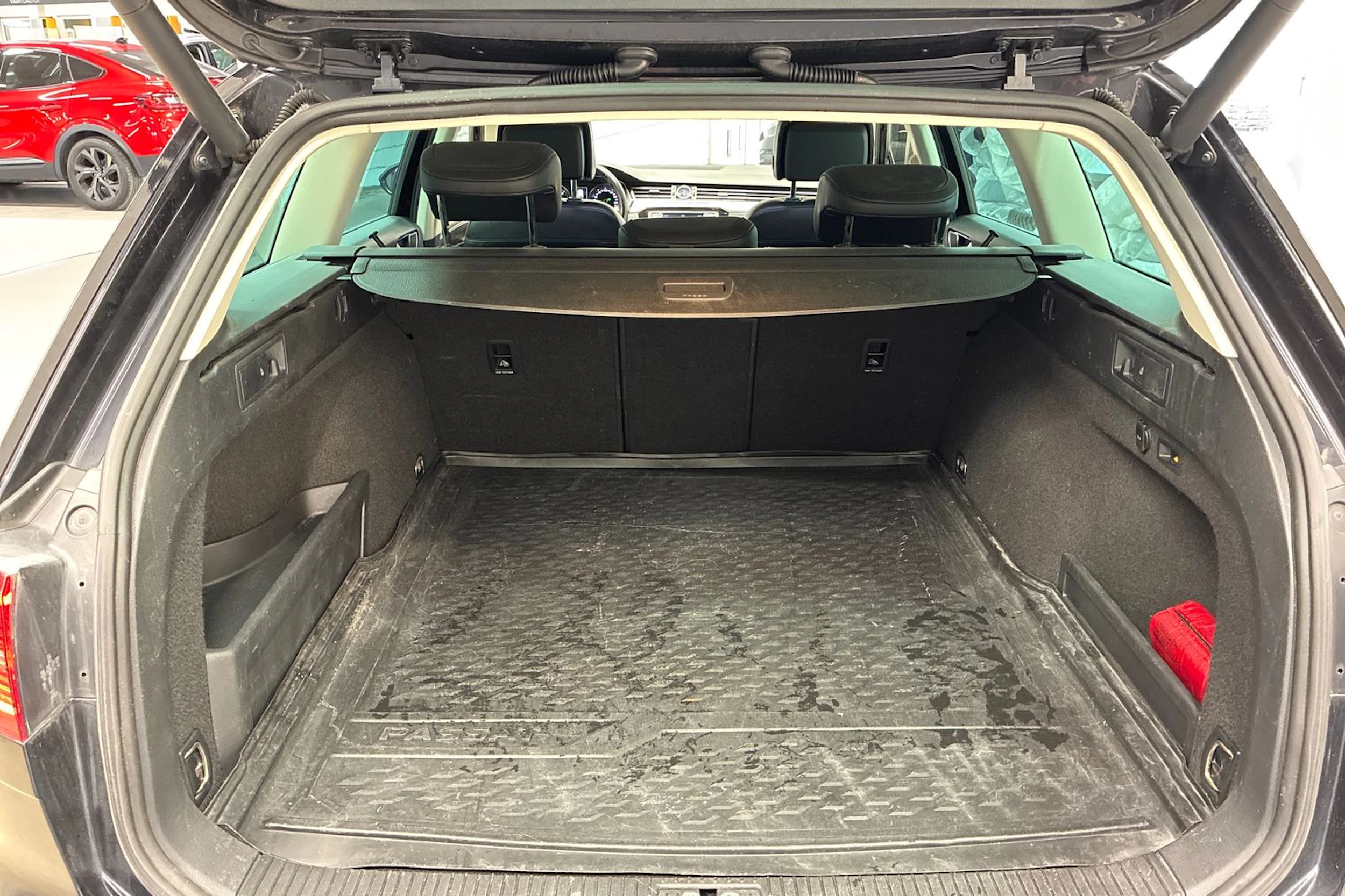 musta Volkswagen Passat 2015 kuva 25.