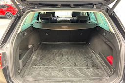 musta Volkswagen Passat 2015 kuva 25.