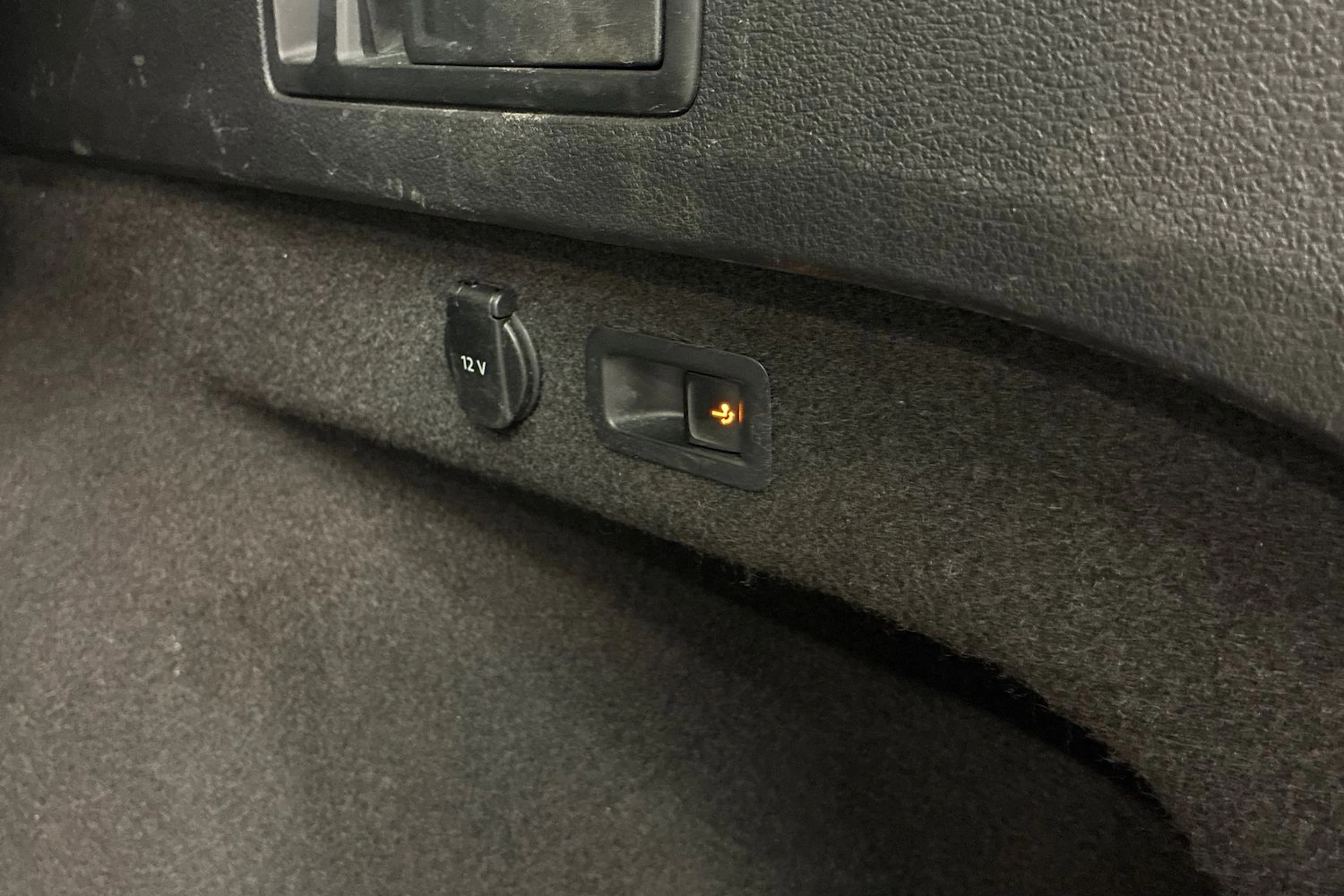 musta Volkswagen Passat 2015 kuva 26.