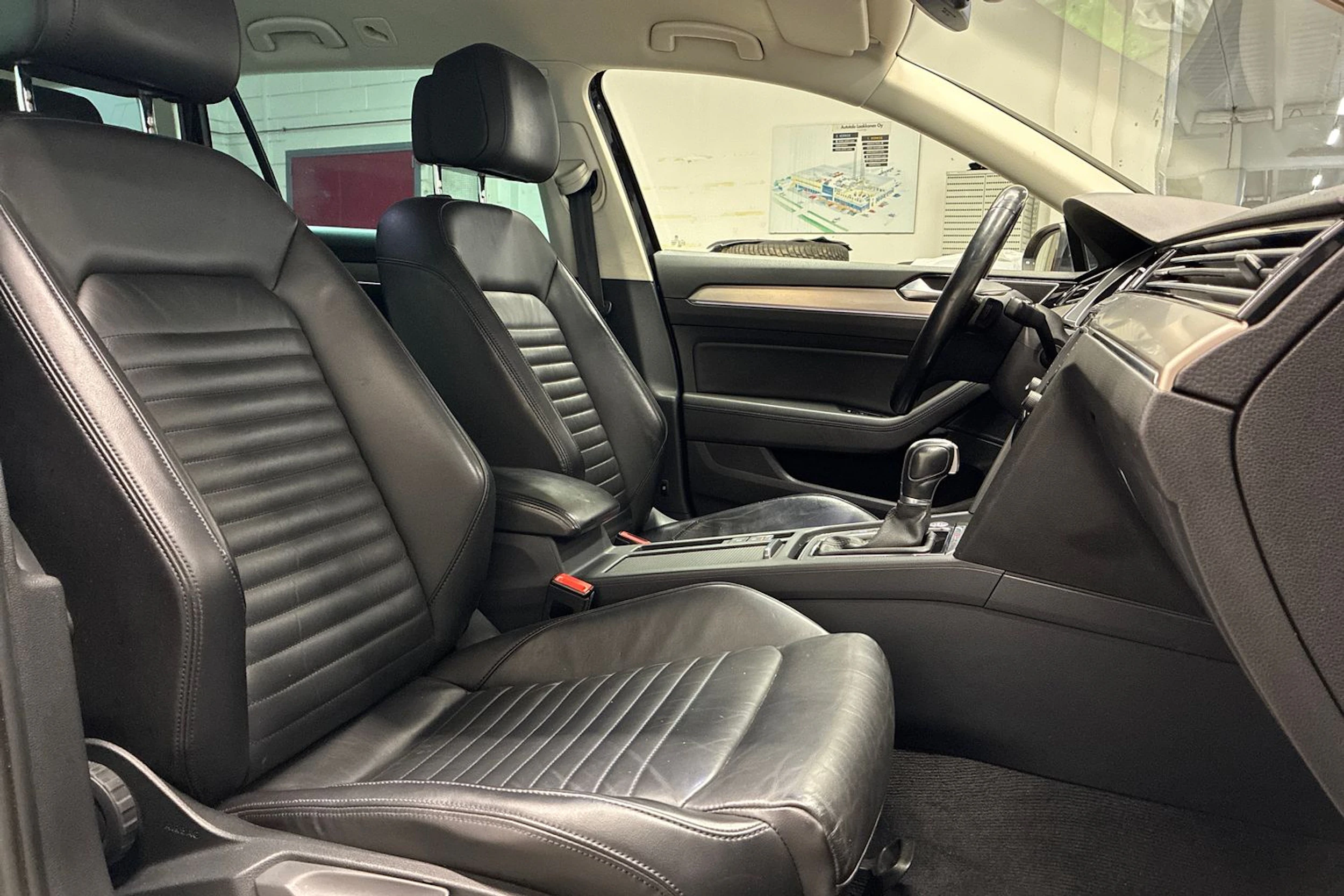 musta Volkswagen Passat 2015 kuva 29.