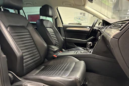 musta Volkswagen Passat 2015 kuva 29.