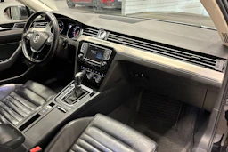musta Volkswagen Passat 2015 kuva 30.