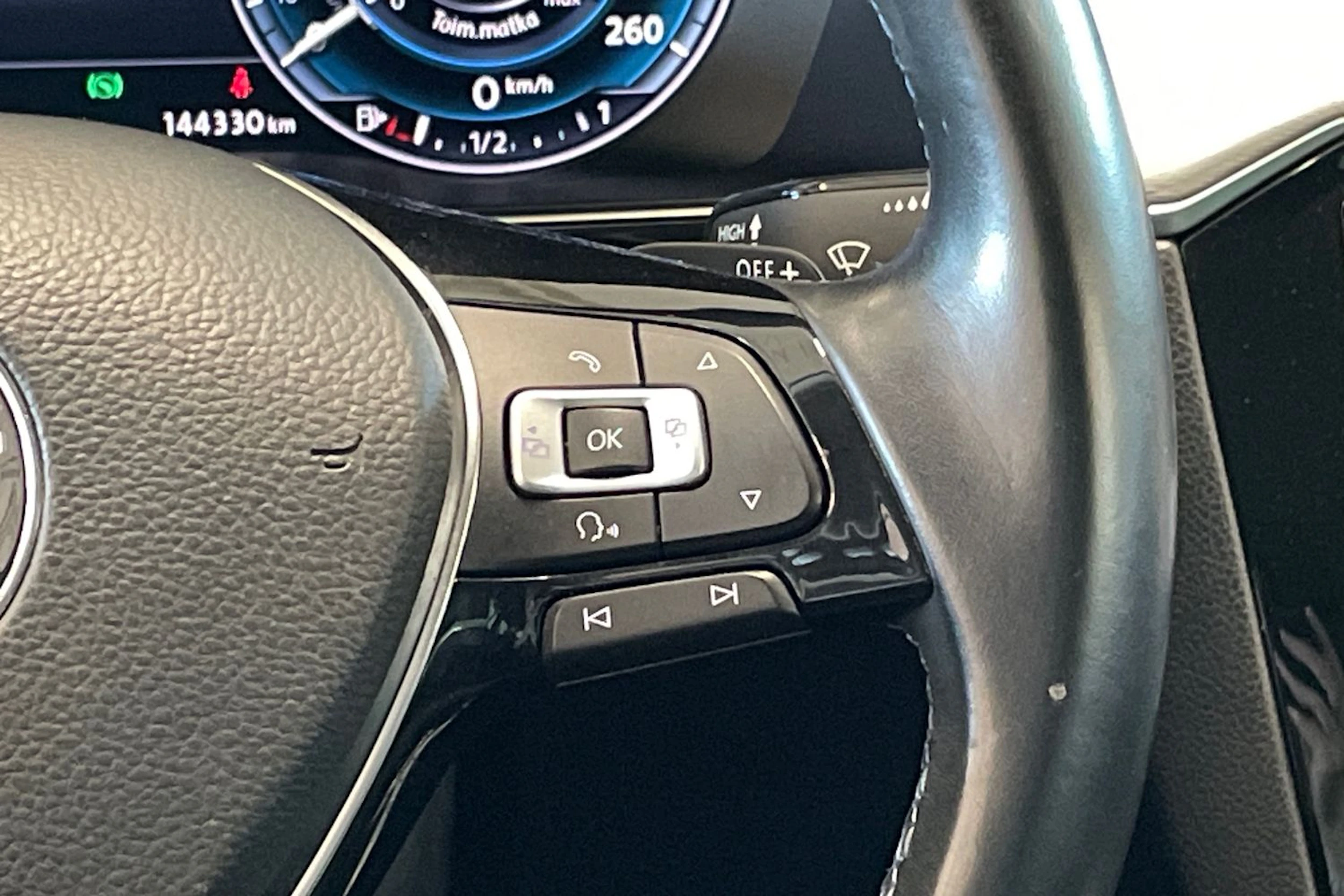 met. hopea Volkswagen Passat 2015 kuva 14.