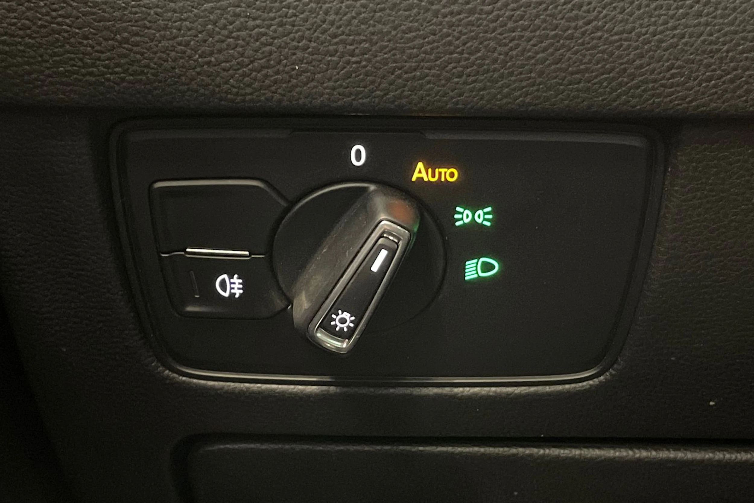 met. hopea Volkswagen Passat 2015 kuva 26.