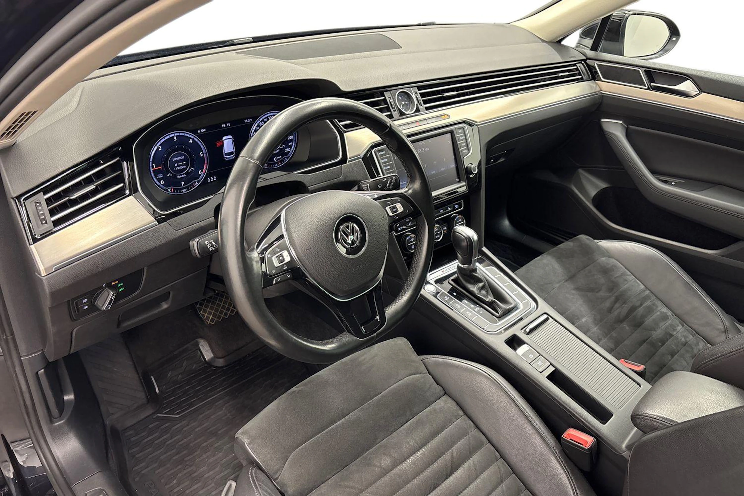 met. musta Volkswagen Passat 2016 kuva 6.
