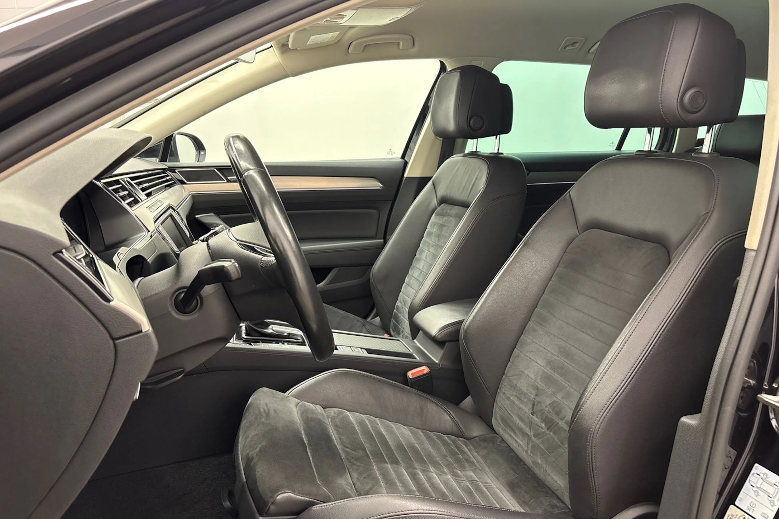 met. musta Volkswagen Passat 2016 kuva 11.