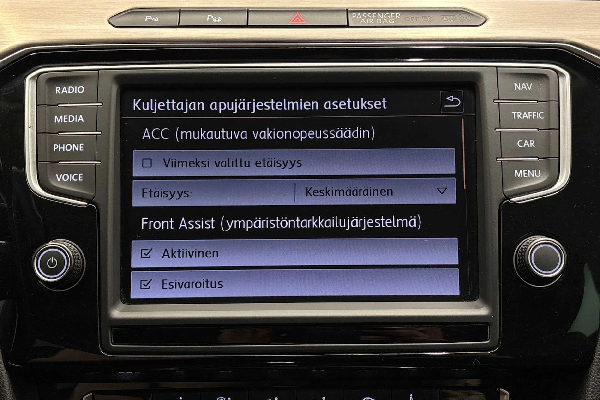 met. musta Volkswagen Passat 2016 kuva 20.