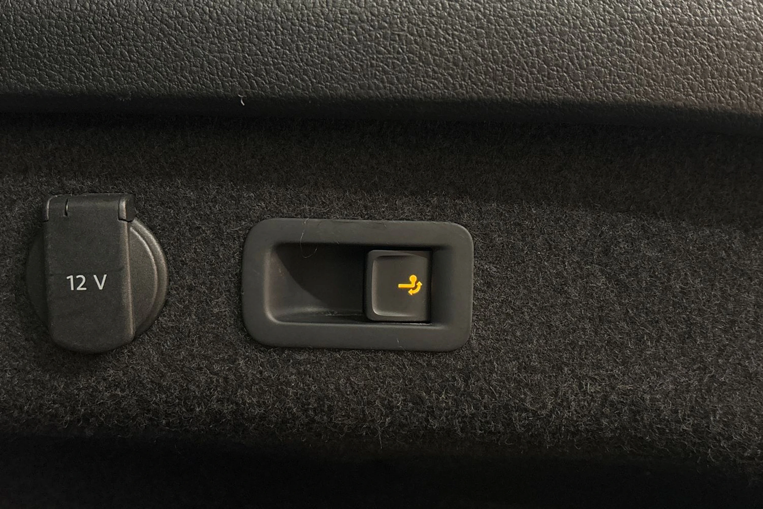 met. musta Volkswagen Passat 2016 kuva 25.