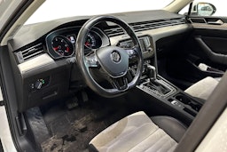 valkoinen Volkswagen Passat 2017 kuva 3.