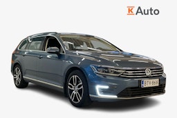 sininen Volkswagen Passat 2016 kuva 1.