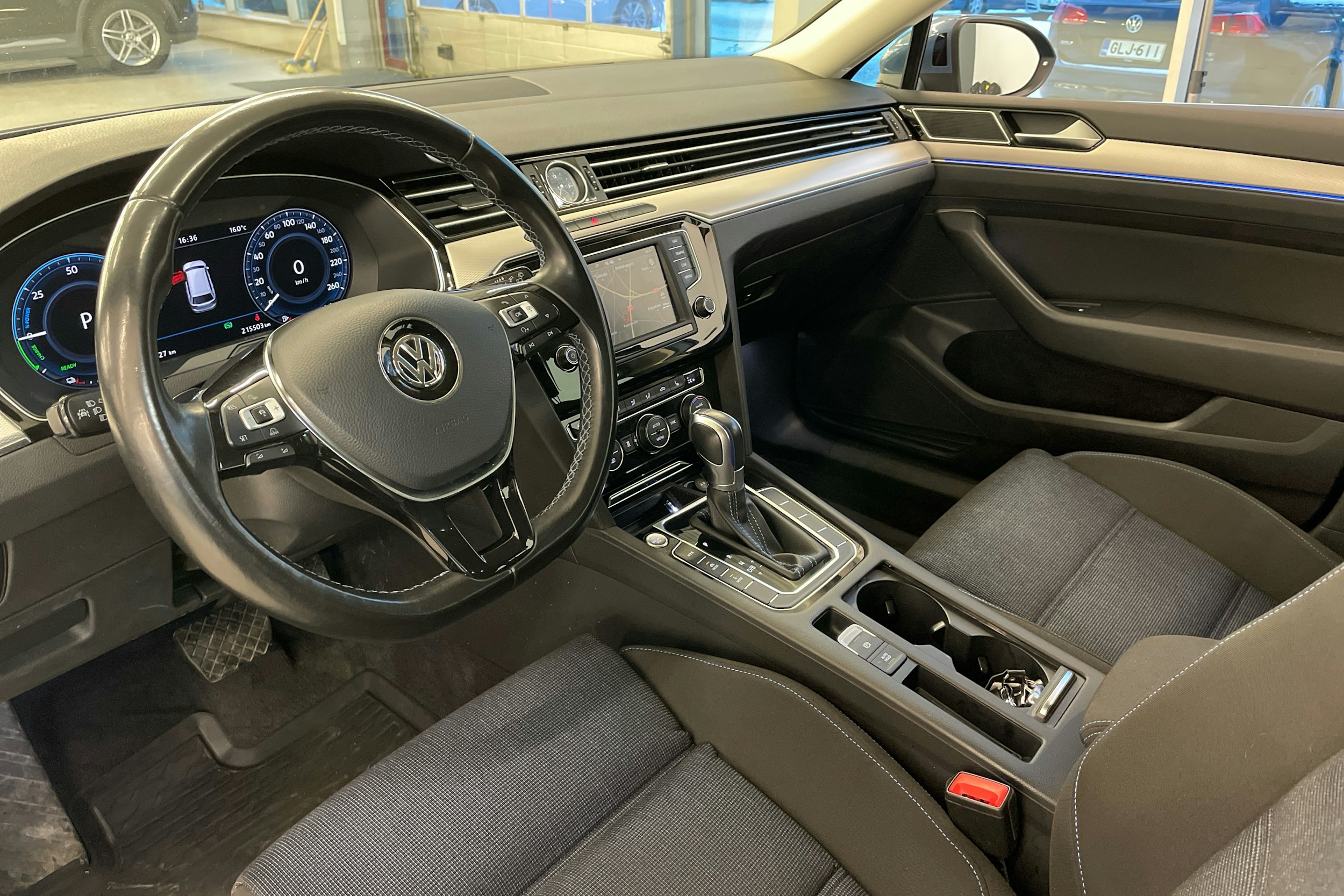 sininen Volkswagen Passat 2016 kuva 6.