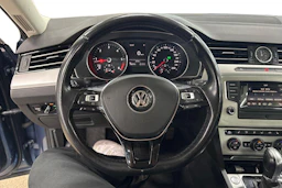 Sininen Volkswagen PASSAT 2016 kuva 6.