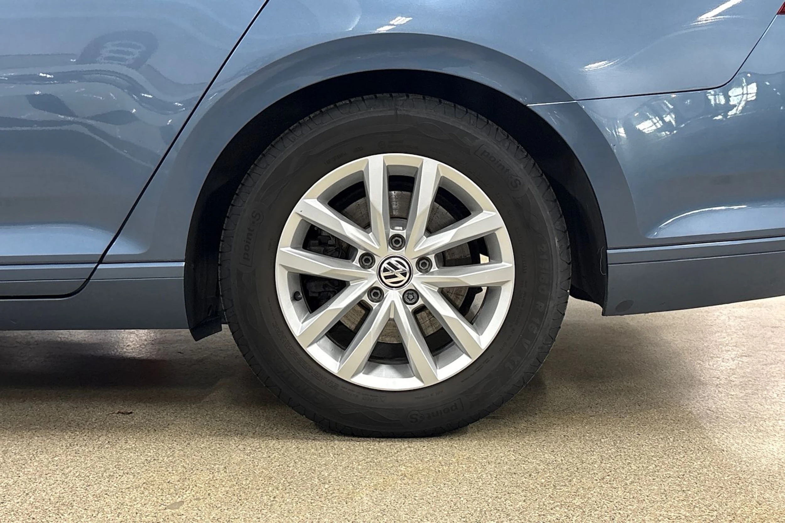 Sininen Volkswagen PASSAT 2016 kuva 10.