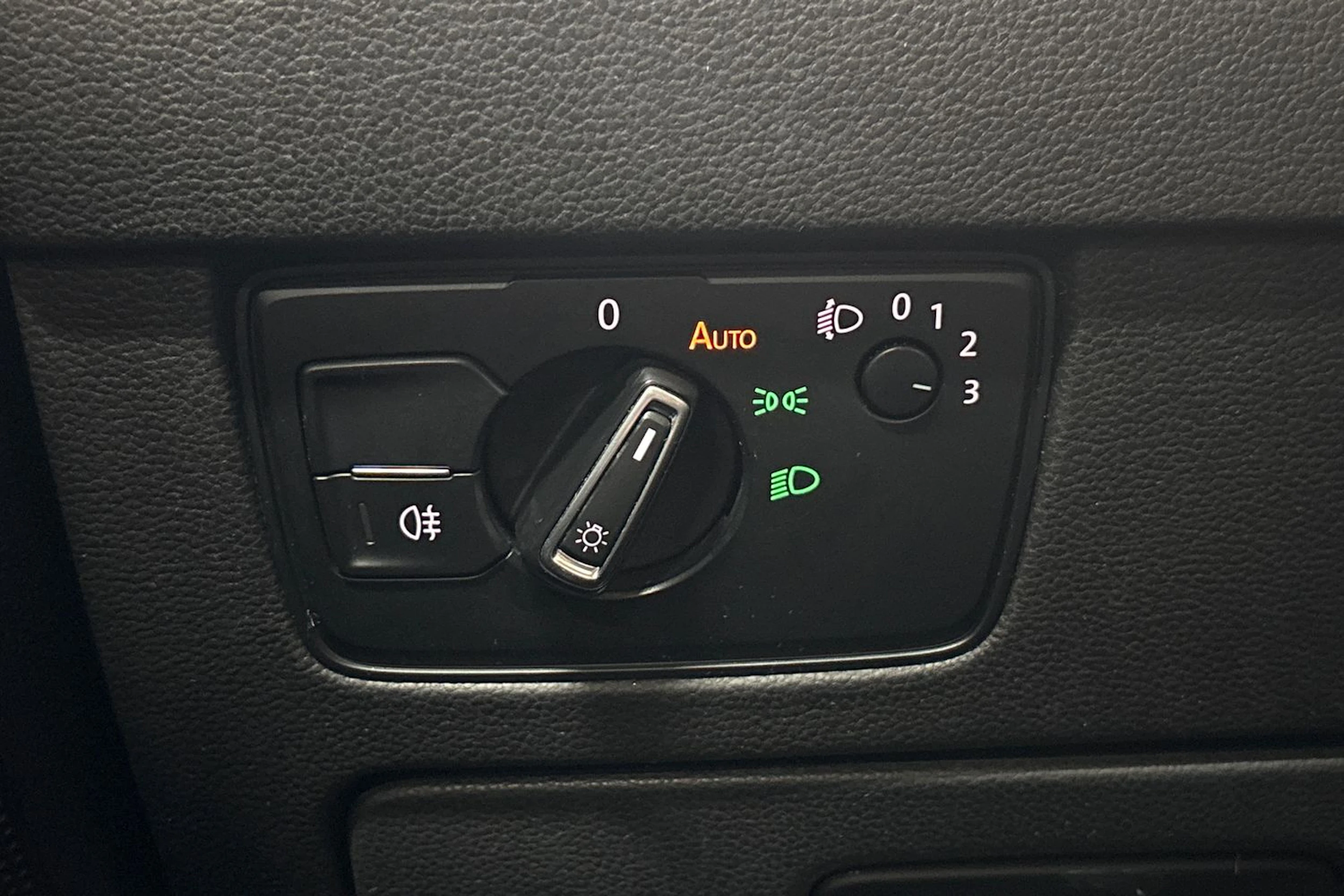 Sininen Volkswagen PASSAT 2016 kuva 14.