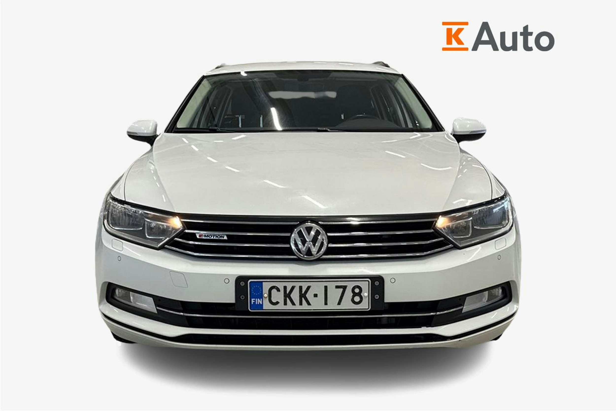 valkoinen Volkswagen Passat 2016 kuva 5.