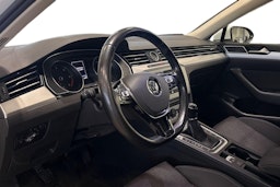 valkoinen Volkswagen Passat 2016 kuva 7.