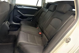 valkoinen Volkswagen Passat 2016 kuva 10.