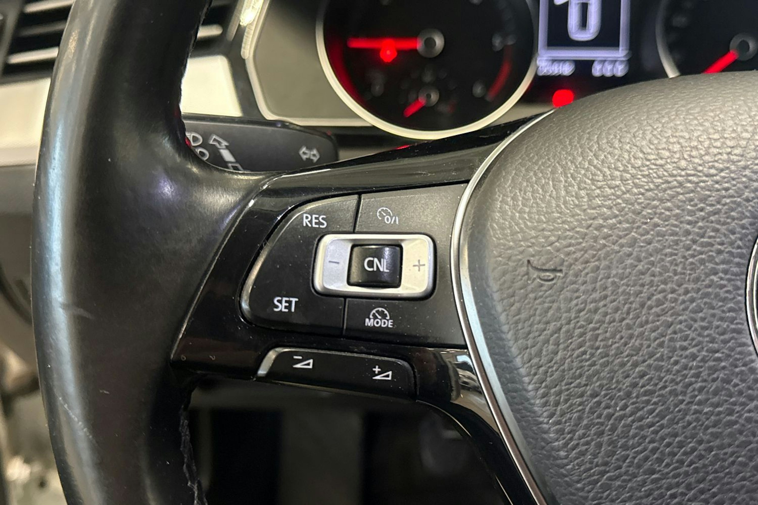 valkoinen Volkswagen Passat 2016 kuva 15.