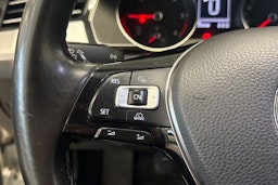 valkoinen Volkswagen Passat 2016 kuva 15.