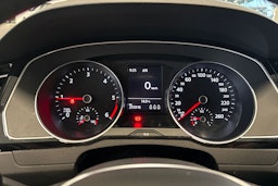 valkoinen Volkswagen Passat 2016 kuva 17.