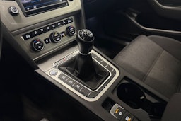 valkoinen Volkswagen Passat 2016 kuva 18.