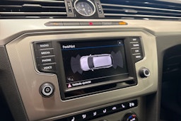 valkoinen Volkswagen Passat 2016 kuva 19.