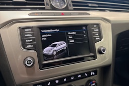 valkoinen Volkswagen Passat 2016 kuva 20.