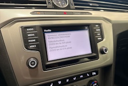 valkoinen Volkswagen Passat 2016 kuva 22.