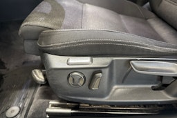 valkoinen Volkswagen Passat 2016 kuva 24.