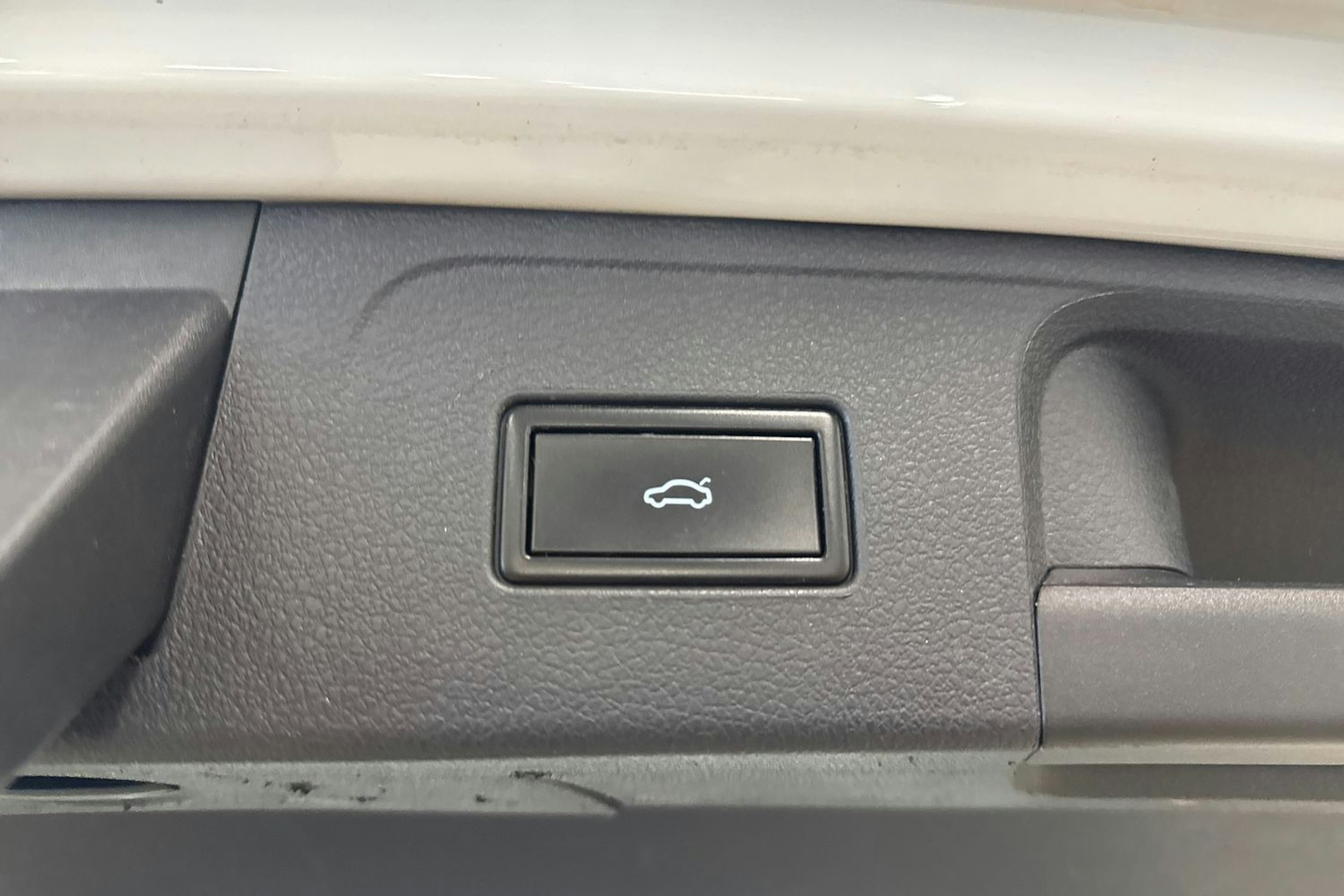 valkoinen Volkswagen Passat 2016 kuva 26.