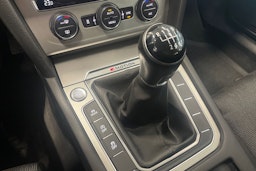 valkoinen Volkswagen Passat 2016 kuva 30.