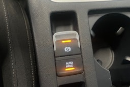 valkoinen Volkswagen Passat 2016 kuva 31.