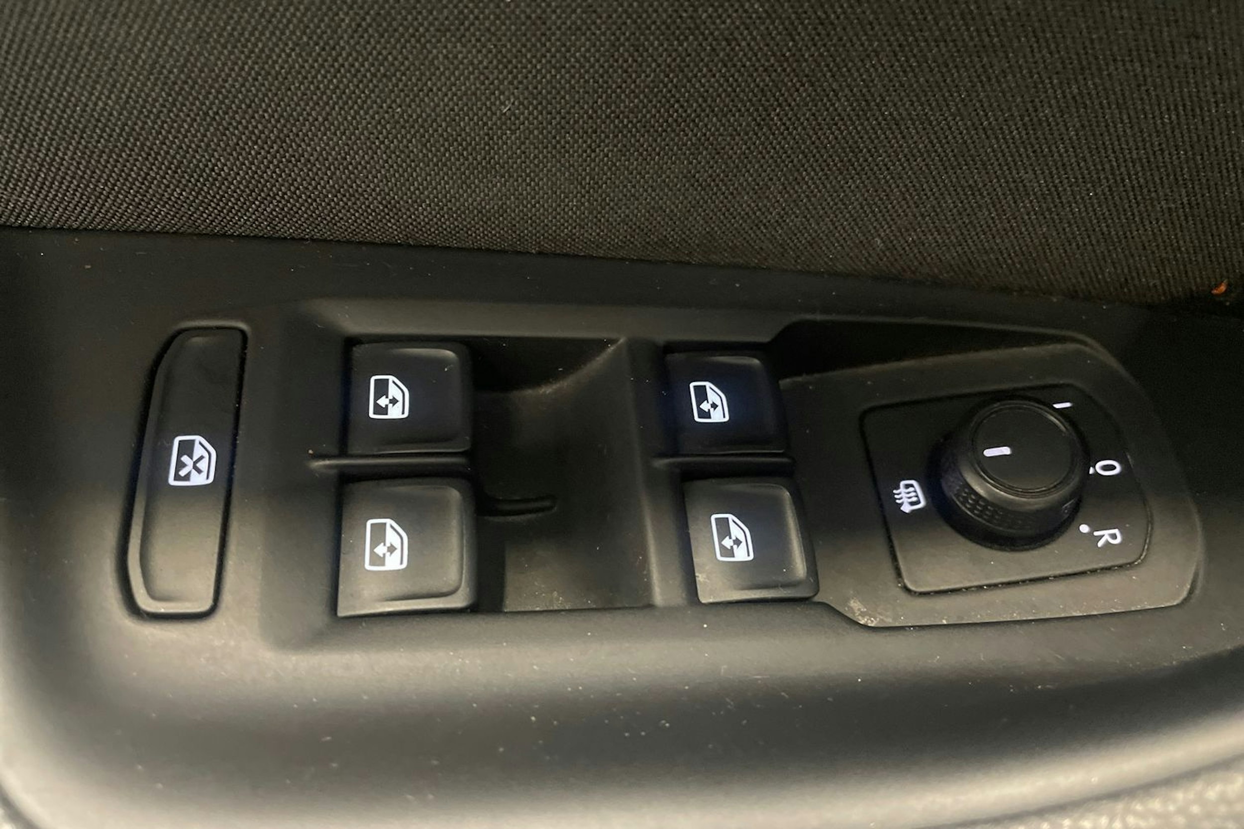 valkoinen Volkswagen Passat 2016 kuva 33.