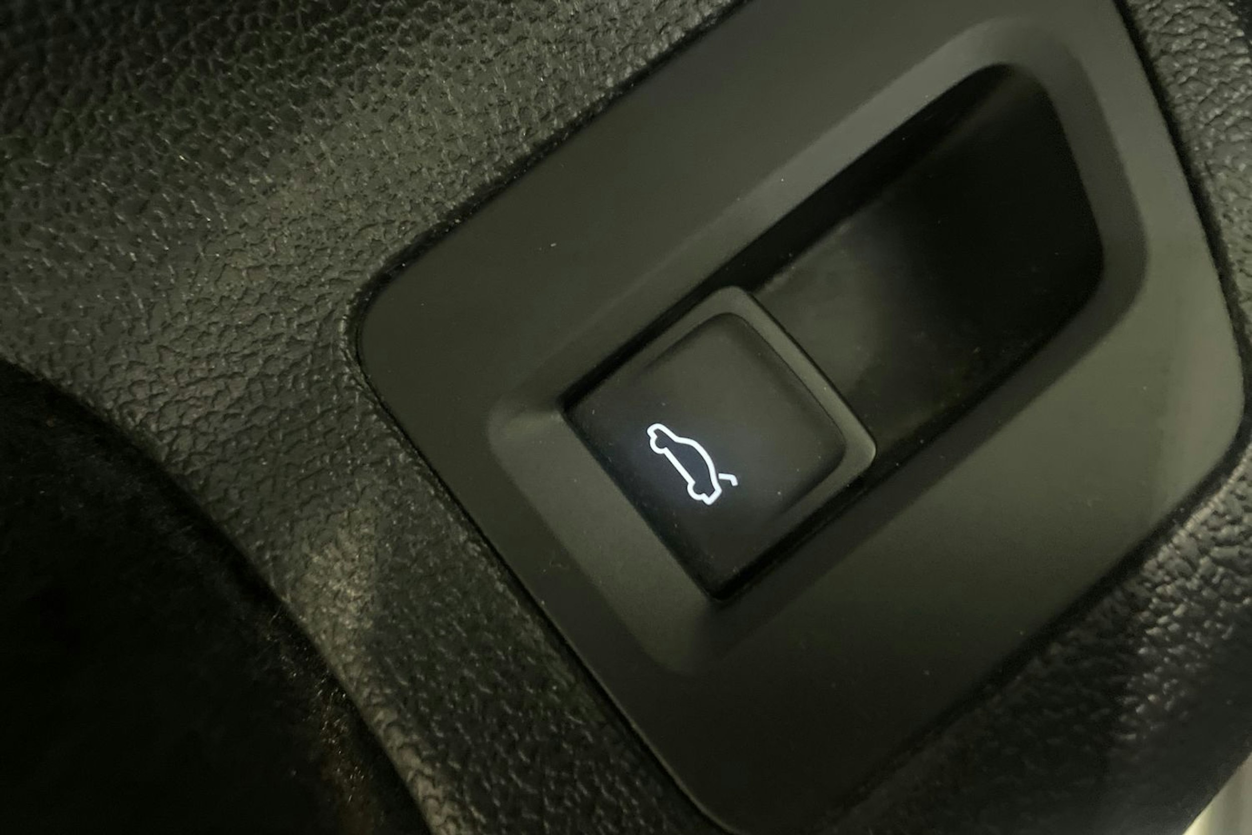 valkoinen Volkswagen Passat 2016 kuva 34.