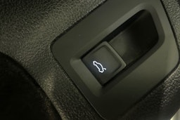 valkoinen Volkswagen Passat 2016 kuva 34.