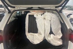 valkoinen Volkswagen Passat 2016 kuva 36.