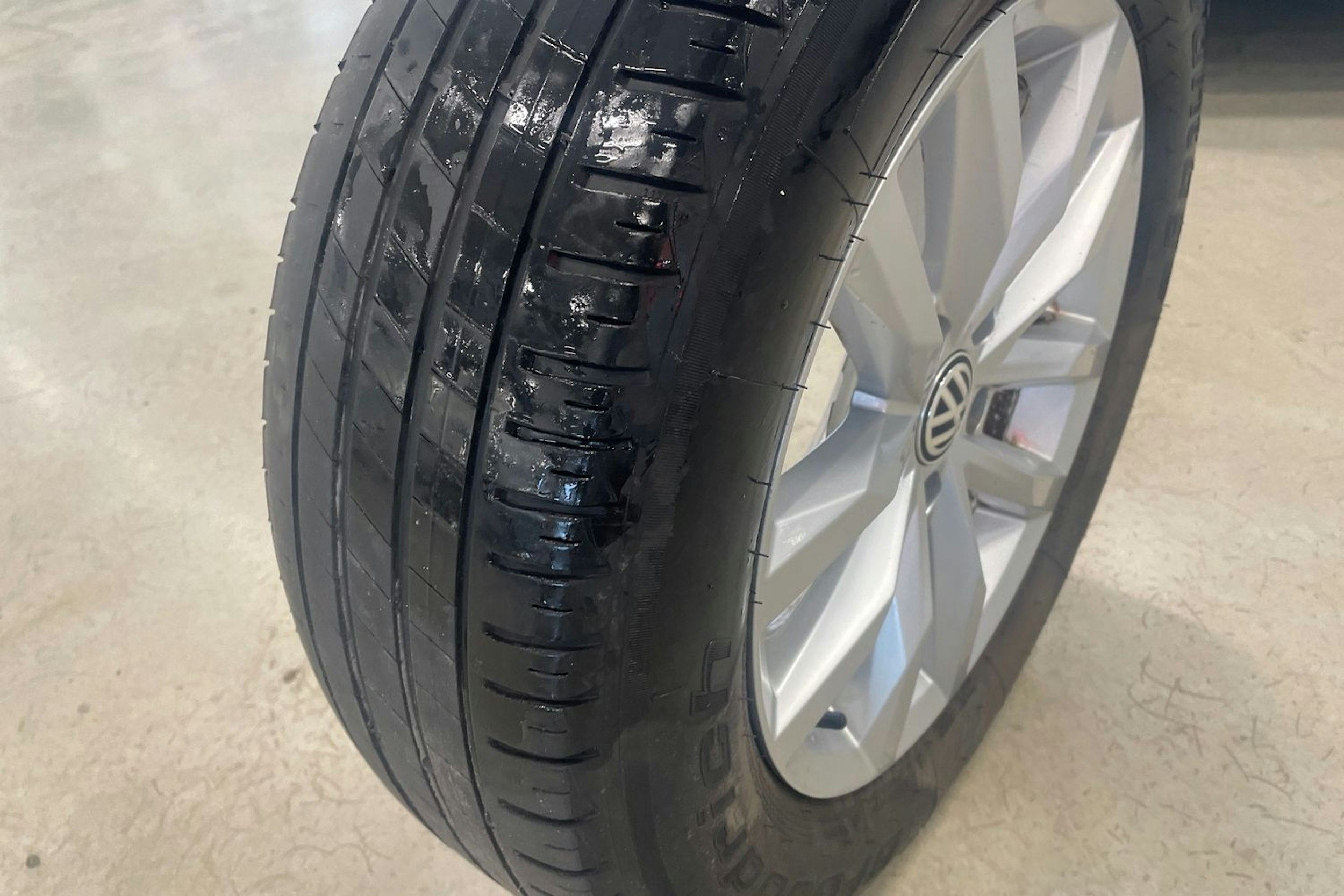 valkoinen Volkswagen Passat 2016 kuva 37.