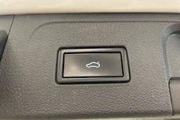 valkoinen Volkswagen Passat 2016 kuva 39.