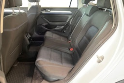 valkoinen Volkswagen Passat 2016 kuva 10.