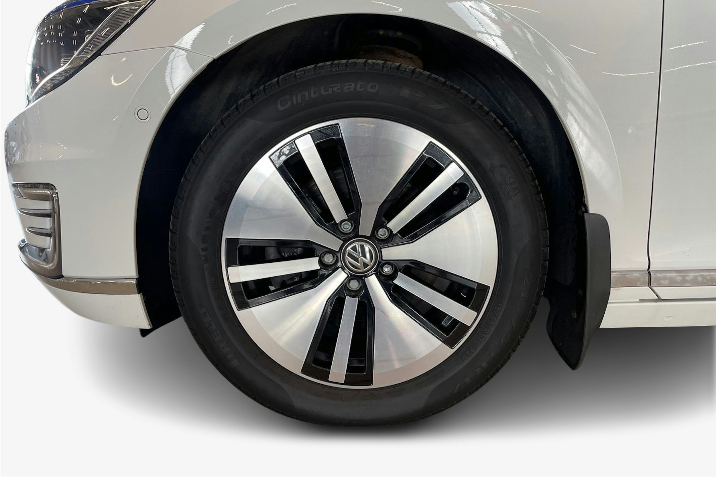 valkoinen Volkswagen Passat 2016 kuva 11.