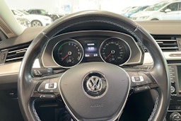 valkoinen Volkswagen Passat 2016 kuva 15.
