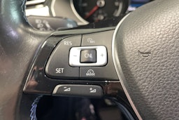 valkoinen Volkswagen Passat 2016 kuva 16.