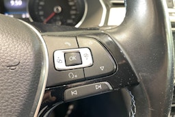 valkoinen Volkswagen Passat 2016 kuva 17.