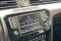 valkoinen Volkswagen Passat 2016 kuva 18.