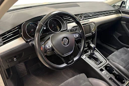 valkoinen Volkswagen Passat 2016 kuva 7.